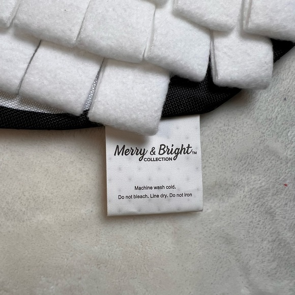 Merry and Bright snuzzle Interactive Puzzle Mat for Dogs - Picture 5 of 8